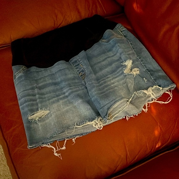 Maternity Jean Shorts- perfect for stylish mamas - Picture 1 of 2